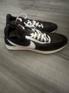 Nike Black and White Low-Profile Men's Sneakers